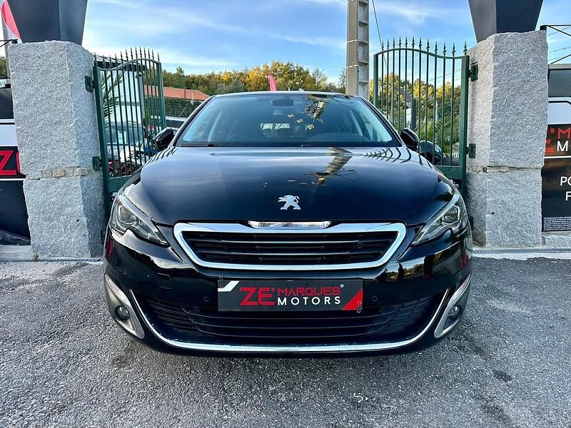 Usado Peugeot 308 Allure 115 HP (84 kW) 2013 Preto