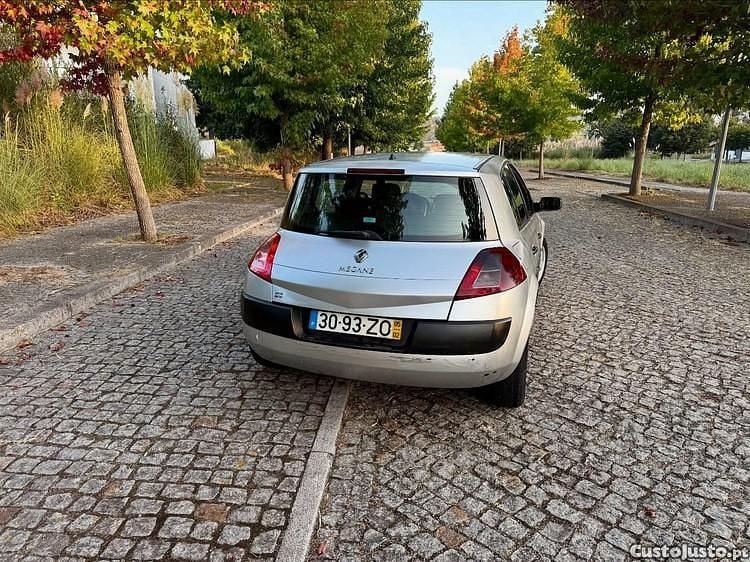 Cinza Usado 2005 Renault Mégane II Sedan | € 1.500 (Super Preço) - Imagem 1/1