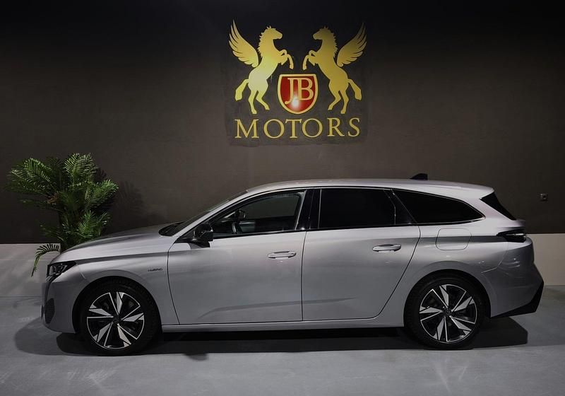 Cinza Usado 2023 Peugeot 308 Active Carrinha | € 24.900 (Preço justo) - Imagem 1/4