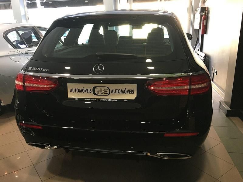 Usado Mercedes E300 AMG line 194 HP (142 kW) 2020 Preto Carrinha