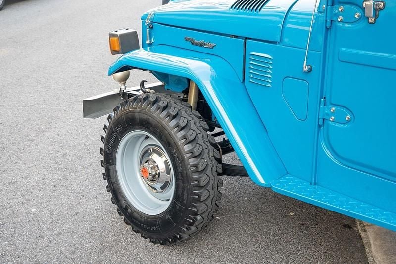 Usado Toyota Land Cruiser 76 HP (55 kW) 1980 Azul SUV