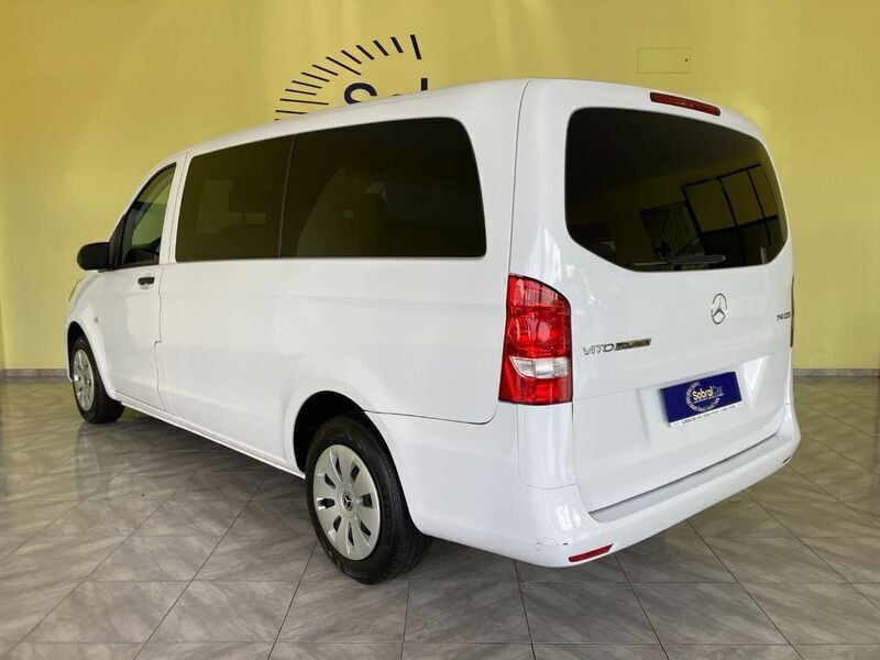 Branco Usado 2019 Mercedes Vito Monovolume | € 40.000 - Imagem 1/4