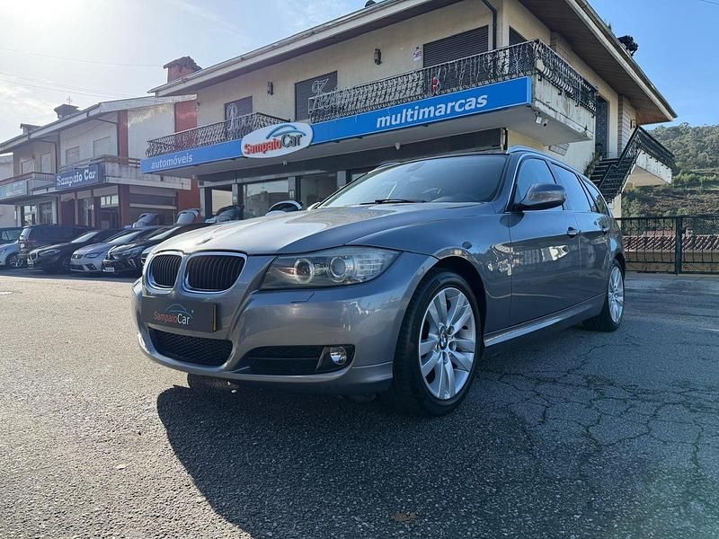 Cinza Usado 2010 BMW 318 Sport Line Carrinha | € 11.990 (Preço elevado) - Imagem 1/4