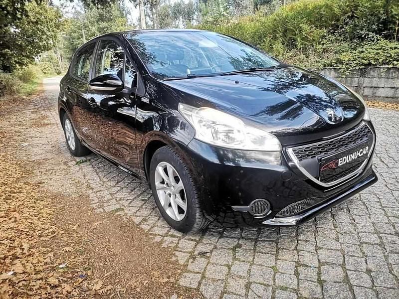 Usado Peugeot 208 Active 68 HP (50 kW) 2014 Preto Citadino