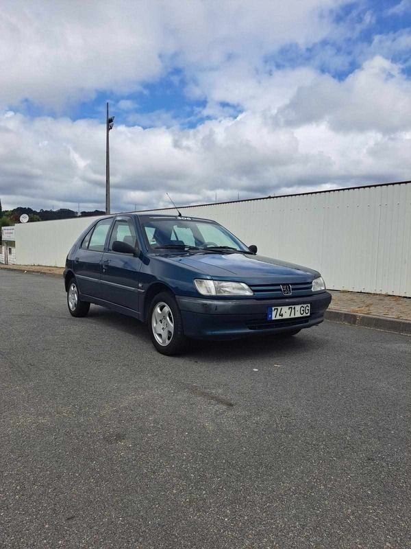 Azul Usado 1996 Peugeot 306 Citadino | € 1.250 - Imagem 1/4