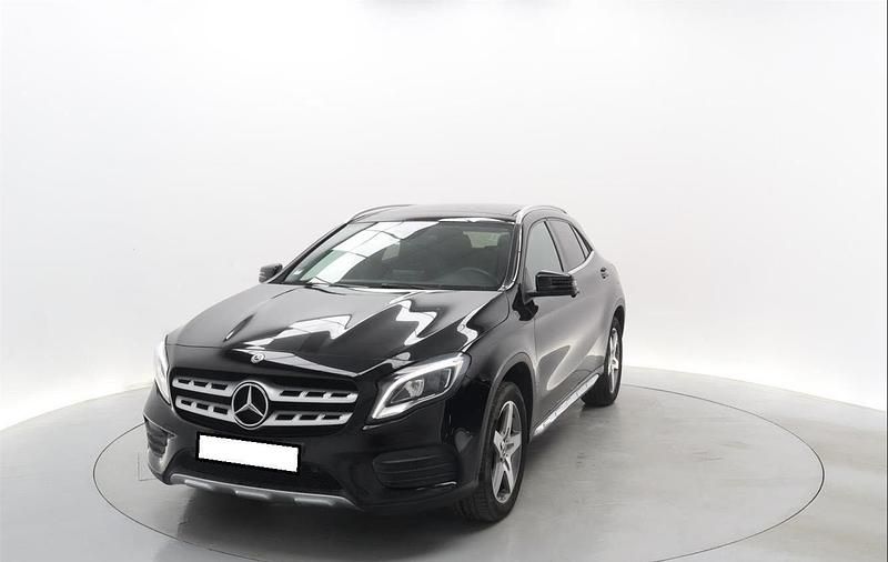 Preto Usado 2018 Mercedes GLA200 AMG line SUV | € 28.999 - Imagem 1/4