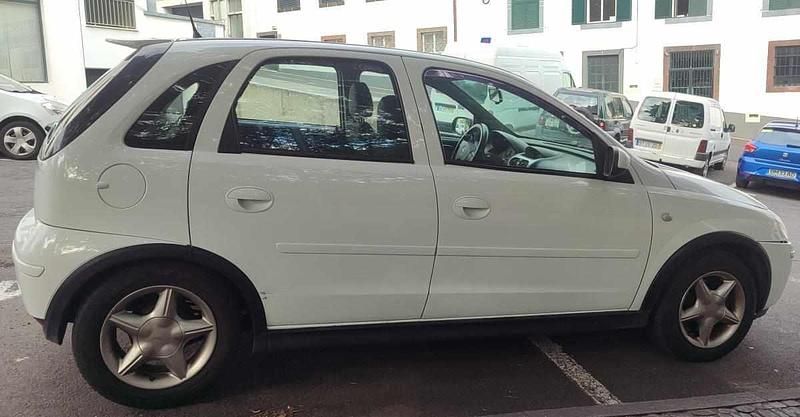 Usado Opel Corsa 69 HP (50 kW) 2006 Branco Citadino