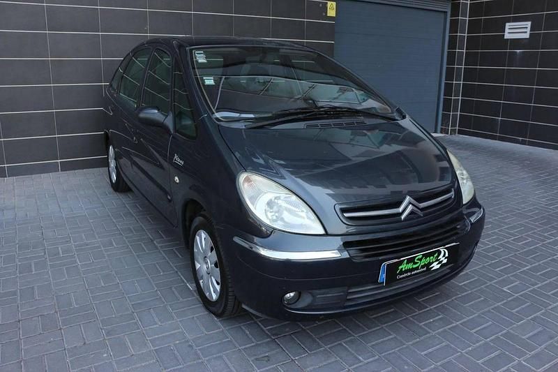 Cinzento Usado 2006 Citroën Xsara Picasso Monovolume | € 2.990 - Imagem 1/4
