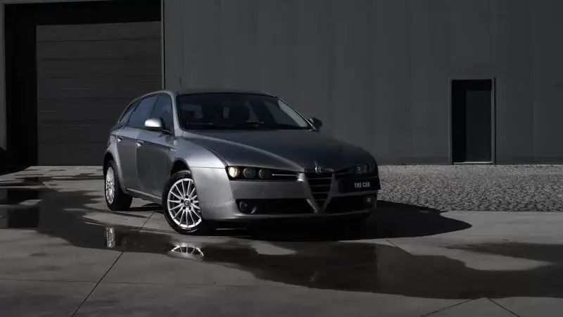 Cinzento Usado 2010 Alfa Romeo 159 Distinctive Carrinha | € 8.999 (Preço justo) - Imagem 1/4