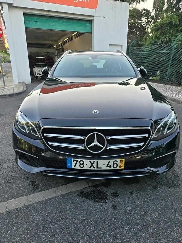 Preto Usado 2019 Mercedes E300 Carrinha | € 24.500 (Preço justo) - Imagem 1/4