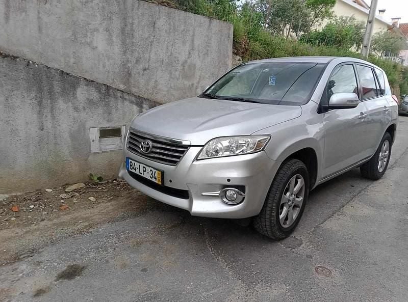 Cinzento Usado 2011 Toyota RAV4 SUV | € 13.500 - Imagem 1/4