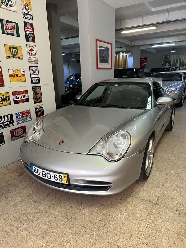 Cinza Usado 2003 Porsche 911 | € 39.500 - Imagem 1/4