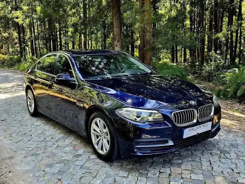 Azul Usado 2015 BMW 518 Luxury Line Sedan | € 17.500 - Imagem 1/4
