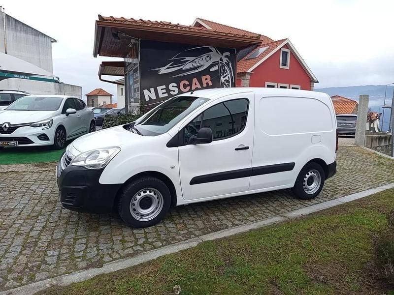 Branco Usado 2017 Peugeot Partner Monovolume | € 9.990 (Preço justo) - Imagem 1/4