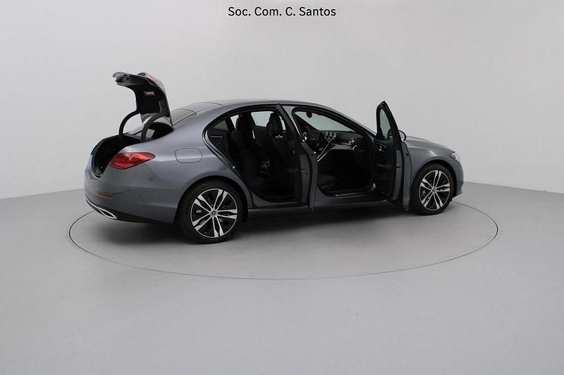 Usado Mercedes C300 Avantgarde 326 HP (239 kW) 2025 Cinza Sedan