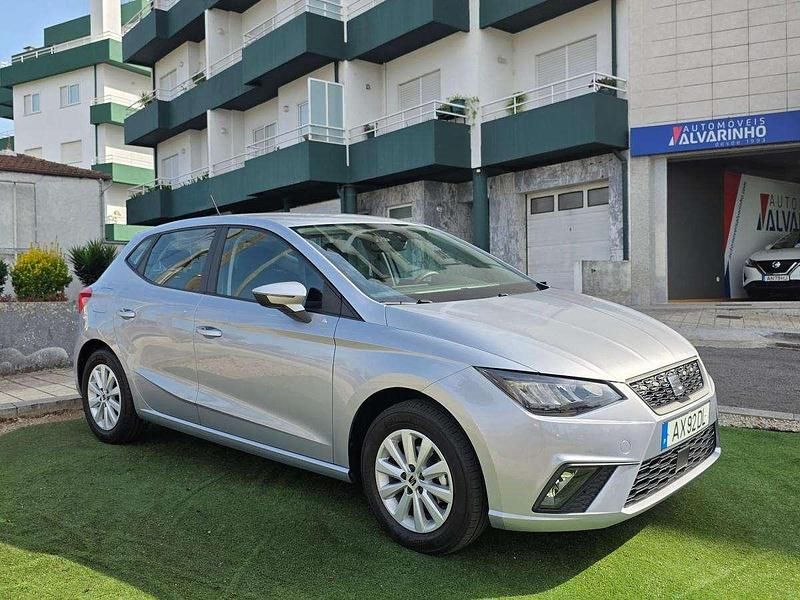 Cinzento Usado 2023 Seat Ibiza | € 16.950 (Preço justo) - Imagem 1/4