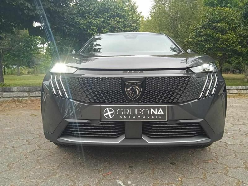Usado Peugeot 5008 145 HP (106 kW) 2025 Cinzento Citadino