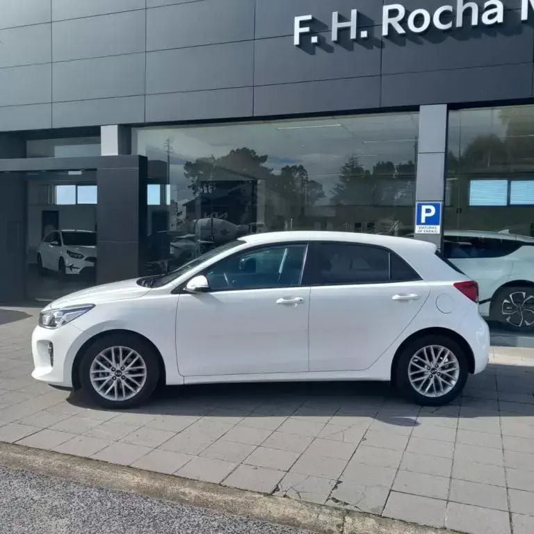 Usado Kia Rio 90 HP (66 kW) 2017 Branco Citadino