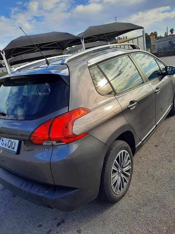 Usado Peugeot 2008 83 HP (61 kW) 2016 Cinzento SUV