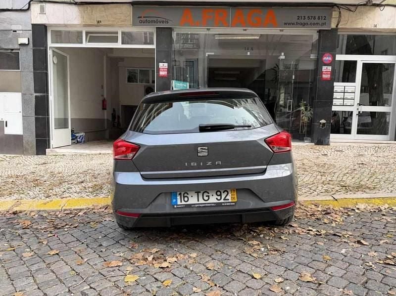 Usado Seat Ibiza 75 HP (55 kW) 2017 Cinzento