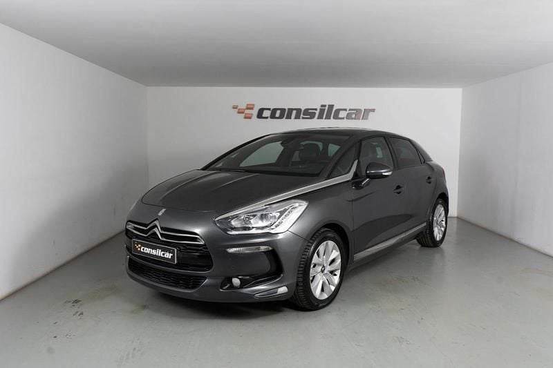 Usado DS Automobiles DS5 Be Chic 115 HP (84 kW) 2014 Cinza Citadino