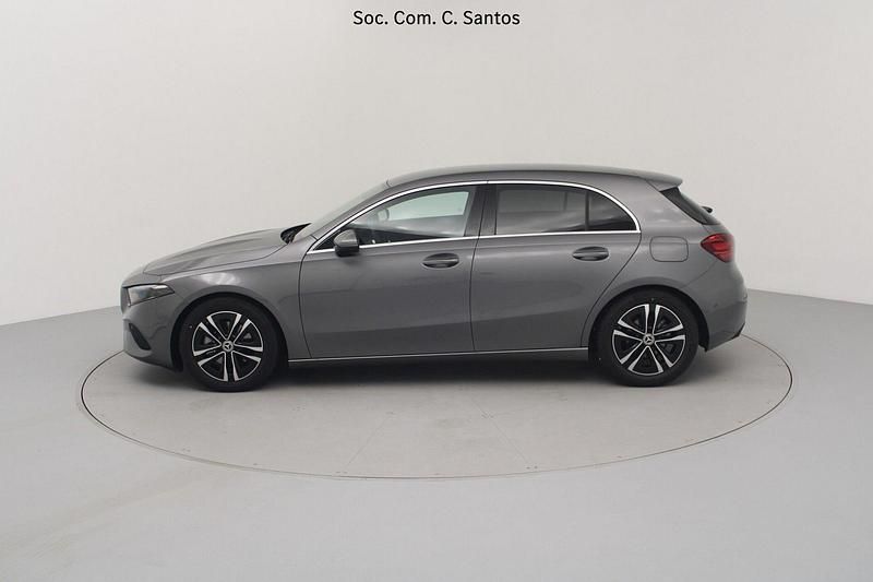Usado Mercedes A180 Advanced 116 HP (85 kW) 2025 Cinza Sedan