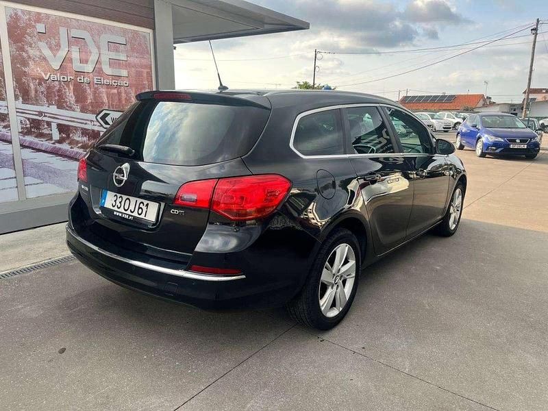 Usado Opel Astra Sport 136 HP (100 kW) 2014 Preto Carrinha