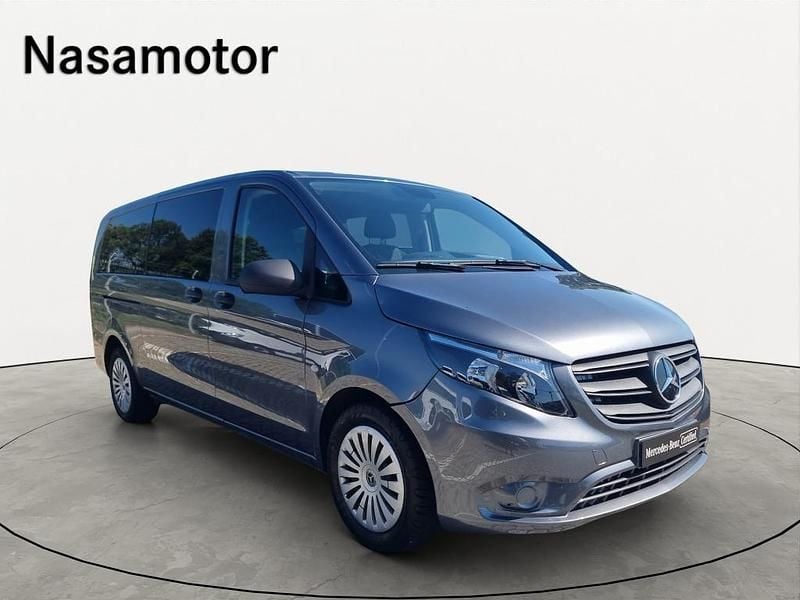 Cinzento médio metalizado Usado 2022 Mercedes Vito Monovolume | € 47.900 - Imagem 1/4