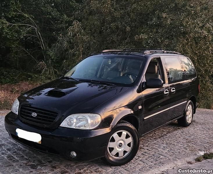 Preto Usado 2002 Kia Carnival EX Monovolume | € 2.950 - Imagem 1/1