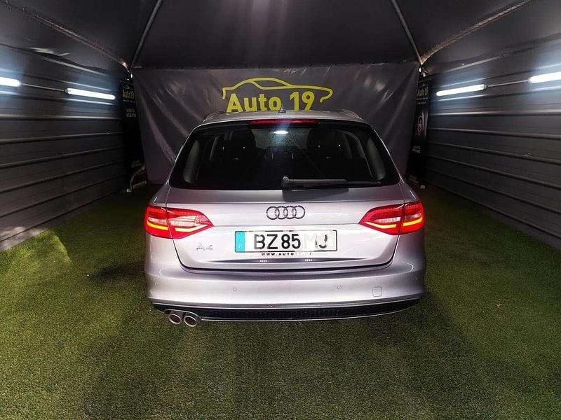 Usado Audi A4 150 HP (110 kW) 2015 Cinzento Carrinha