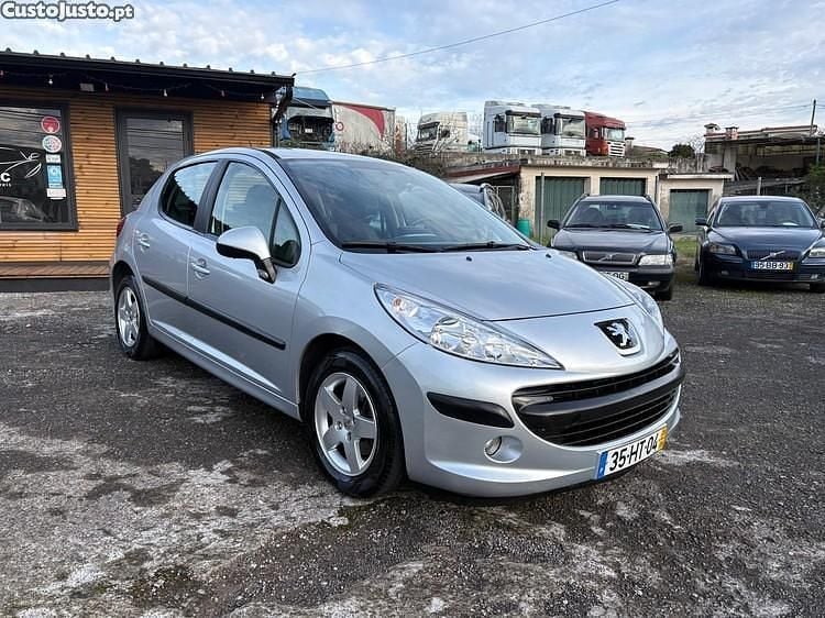 Cinza Usado 2009 Peugeot 207 Citadino | € 4.990 (Preço justo) - Imagem 1/1
