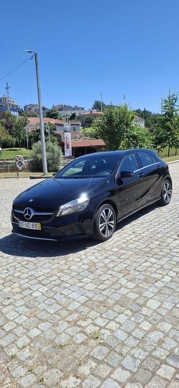 Preto Usado 2017 Mercedes A180 Urban | € 17.500 (Preço justo) - Imagem 1/4