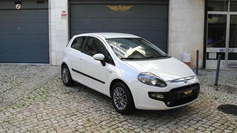 Branco Usado 2011 Fiat Punto Easy Citadino | € 4.950 (Preço justo) - Imagem 1/4