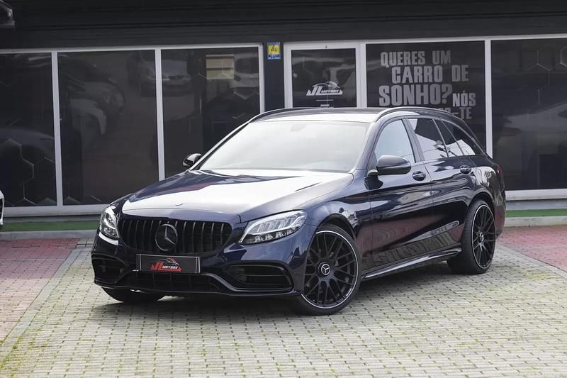 Usado Mercedes C180 AMG line 122 HP (89 kW) 2019 Azul escuro Carrinha