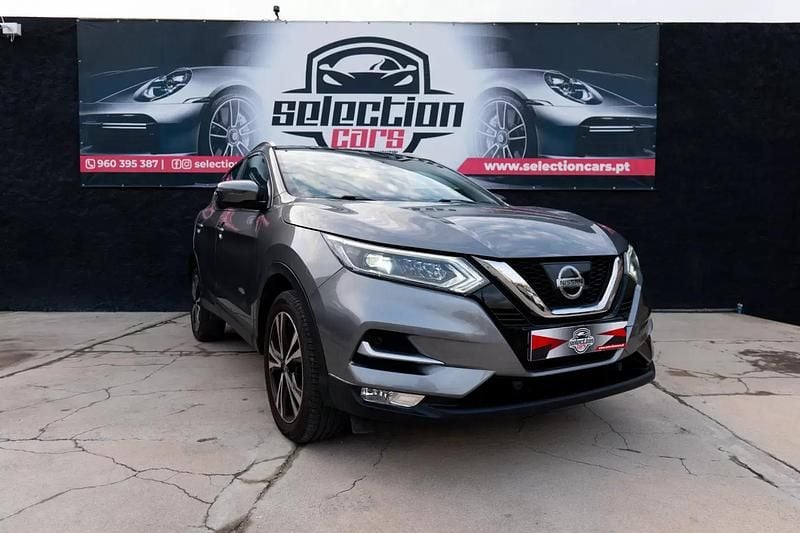 Usado Nissan Qashqai Premium Edition 110 HP (80 kW) 2018 Cinza escuro SUV