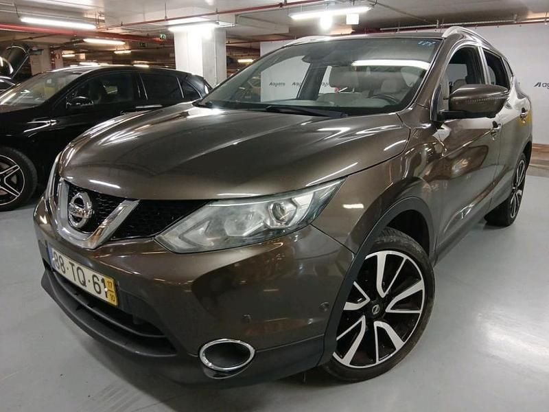 Usado Nissan Qashqai Premium Edition 130 HP (95 kW) 2017 Castanho SUV