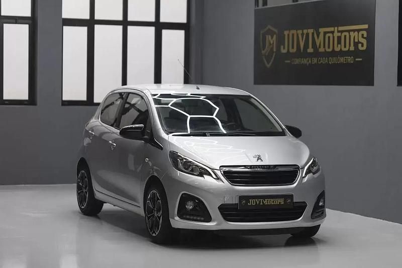 Usado Peugeot 108 Active 69 HP (50 kW) 2017 Cinza prata Citadino