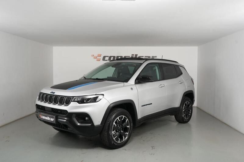 Cinza prata Usado 2022 Jeep Compass Trailhawk SUV | € 27.980 (Preço justo) - Imagem 1/4