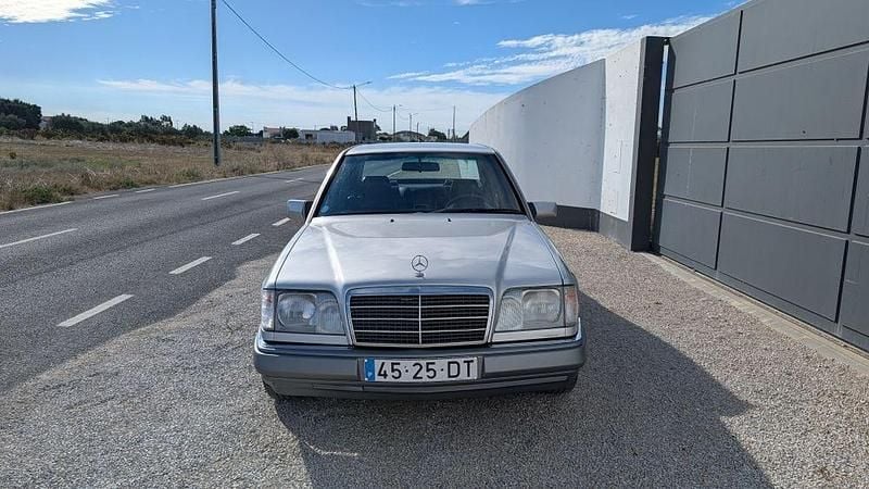 Usado Mercedes E200 136 HP (100 kW) 1994 Sedan