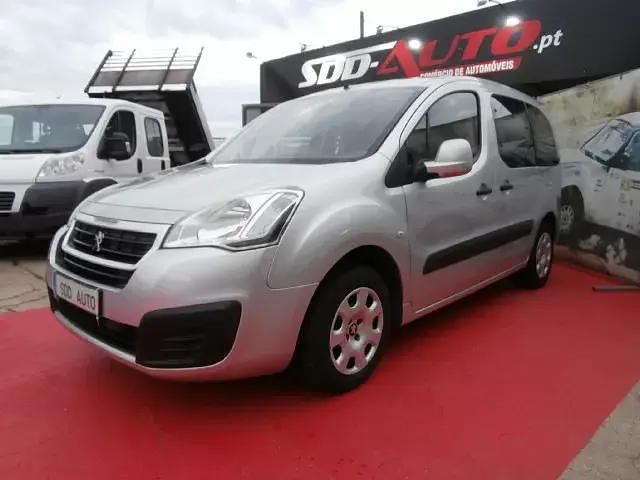 Usado Peugeot TePee 100 HP (73 kW) 2016 Cinza Carrinha