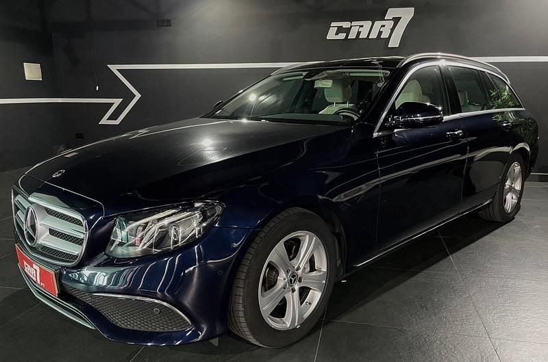 Usado Mercedes E200 Avantgarde 150 HP (110 kW) 2017 Azul Carrinha