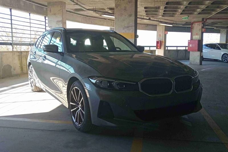 Cinzento Usado 2025 BMW 330e Shadowline Carrinha | € 55.700 (Caro) - Imagem 1/4