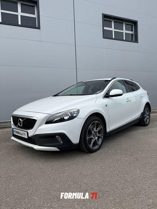 Usado 2016 Volvo V40 CC R-Design Carrinha | € 13.900 (Bom preço) - Imagem 1/4