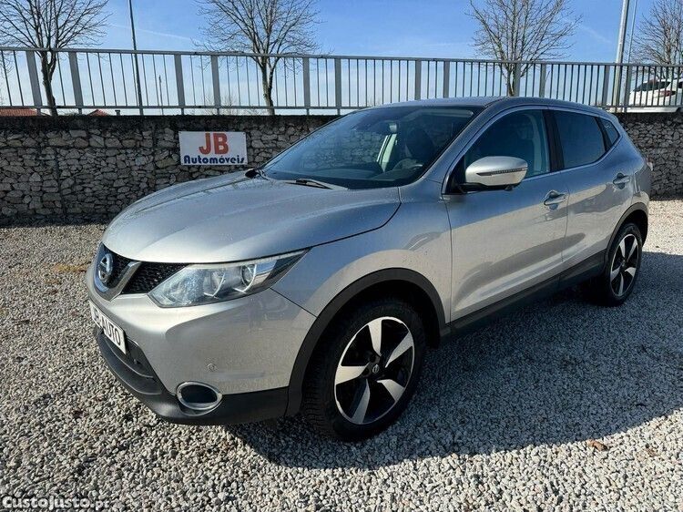 Cinza Usado 2014 Nissan Qashqai N-Connecta SUV | € 14.350 (Preço justo) - Imagem 1/1
