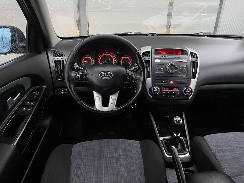 Usado Kia Ceed Sportswagon EX 90 HP (66 kW) 2010 Azul Carrinha