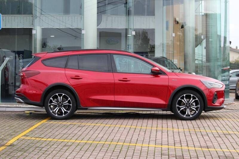 Usado Ford Focus Active X 125 HP (91 kW) 2023 Vermelho Carrinha