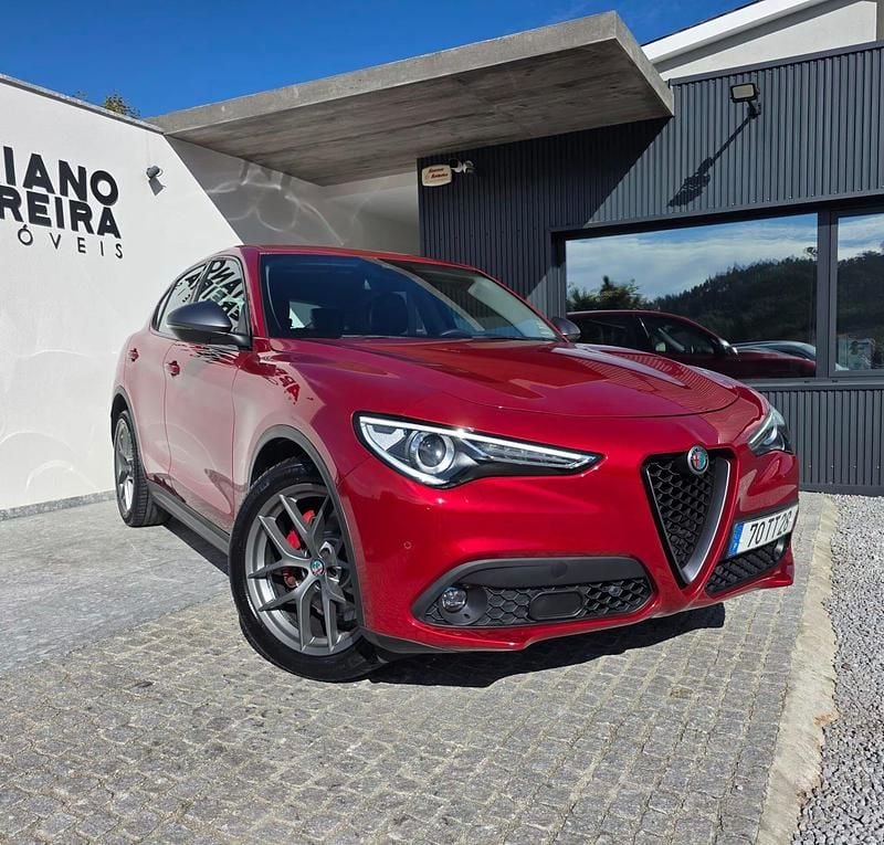 Usado Alfa Romeo Stelvio Super 180 HP (132 kW) 2017 Vermelho SUV