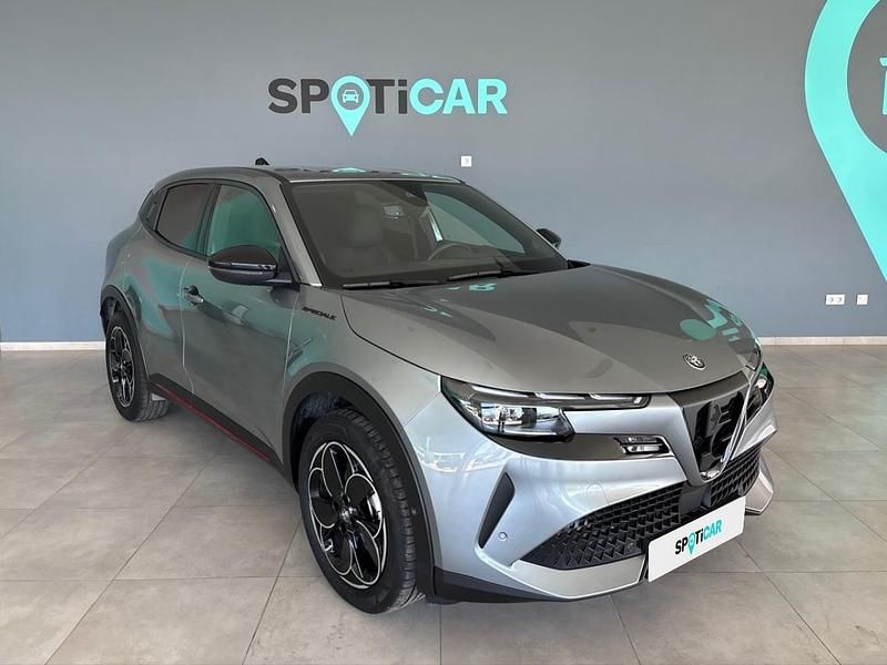 Usado Alfa Romeo Junior Edizione Speciale 114 kW (156 HP) 2025 Cinzento SUV