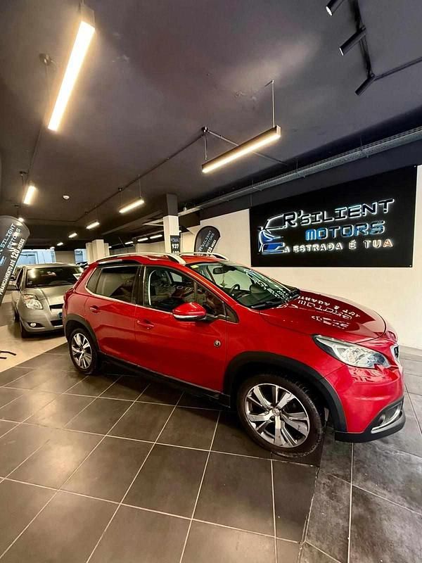 Usado Peugeot 2008 82 HP (60 kW) 2018 Vermelho SUV