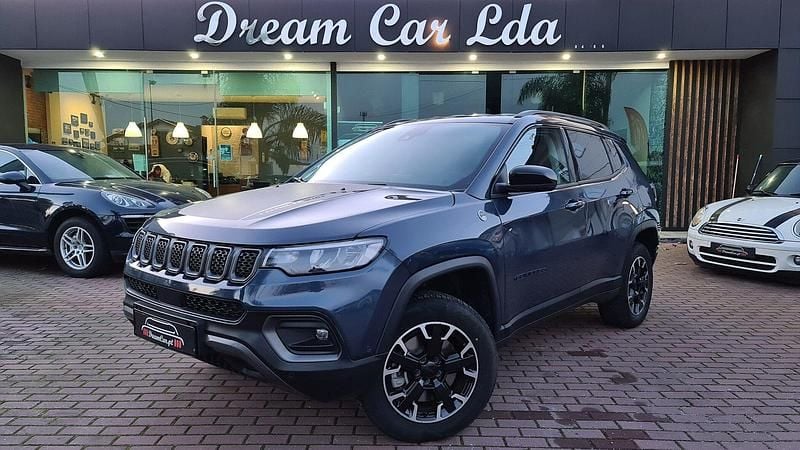 Cinza Usado 2023 Jeep Compass Trailhawk SUV | € 27.450 (Preço justo) - Imagem 1/4